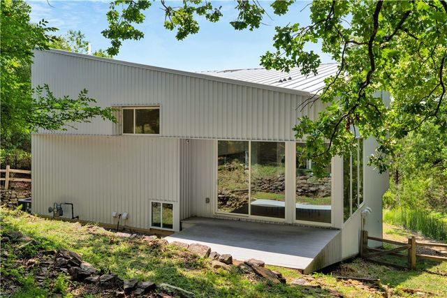 1124 E Heath Drive, Fayetteville, AR 72701
