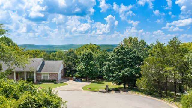 1124 E Heath Drive, Fayetteville, AR 72701