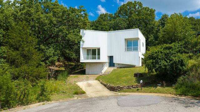1124 E Heath Drive, Fayetteville, AR 72701