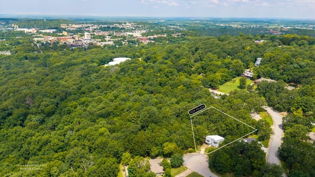1124 E Heath Drive, Fayetteville, AR 72701