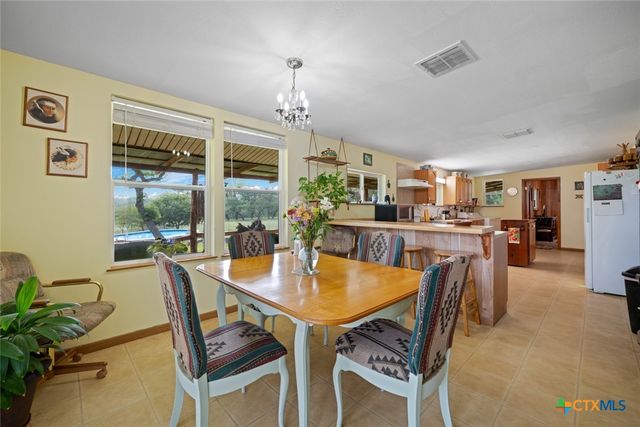 190 Turnaround Road, Seguin, TX 78155