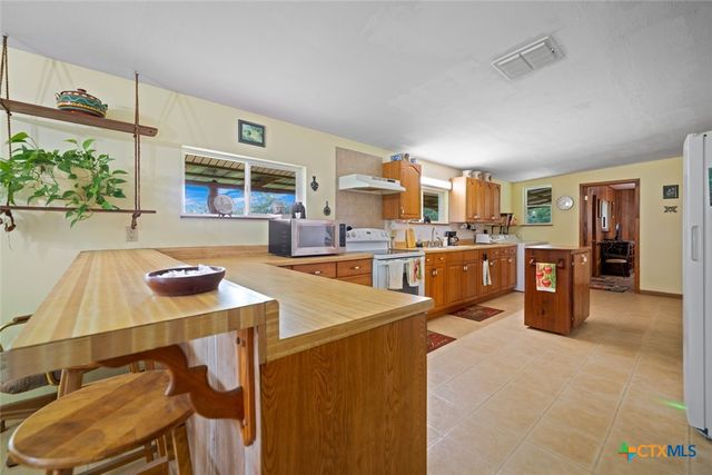 190 Turnaround Road, Seguin, TX 78155