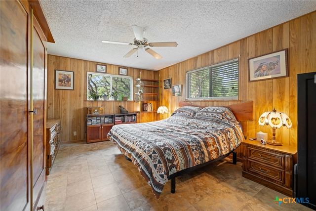 190 Turnaround Road, Seguin, TX 78155