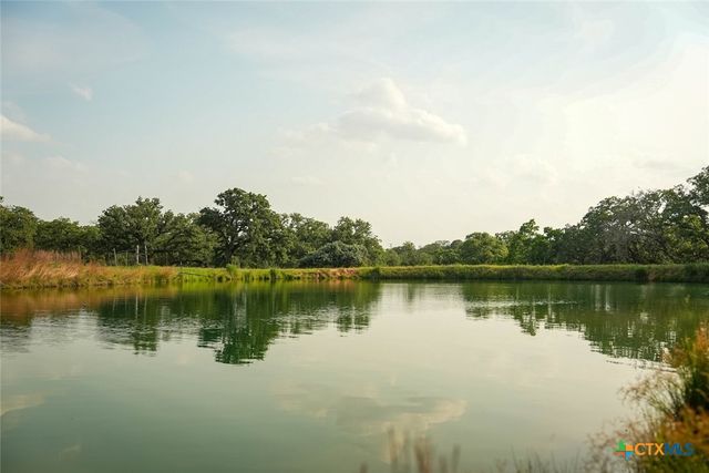 190 Turnaround Road, Seguin, TX 78155