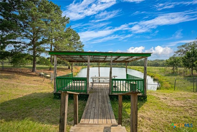 190 Turnaround Road, Seguin, TX 78155