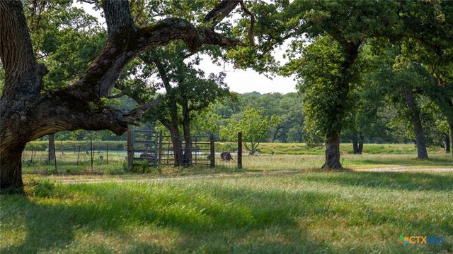 190 Turnaround Road, Seguin, TX 78155