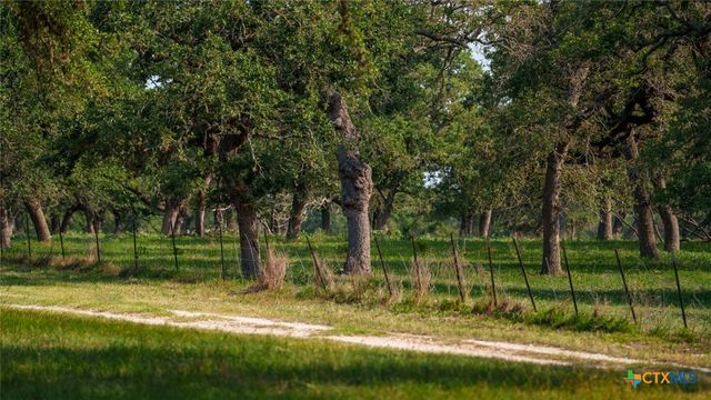 190 Turnaround Road, Seguin, TX 78155