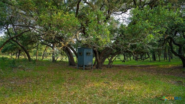 190 Turnaround Road, Seguin, TX 78155