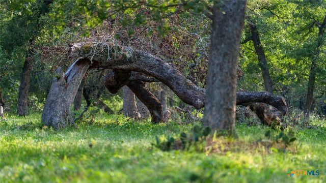 190 Turnaround Road, Seguin, TX 78155