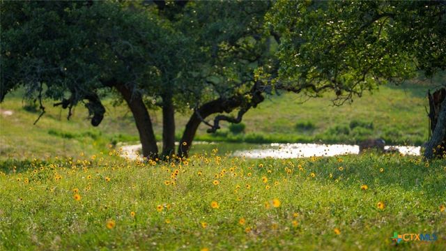 190 Turnaround Road, Seguin, TX 78155