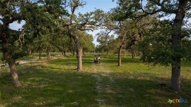 190 Turnaround Road, Seguin, TX 78155