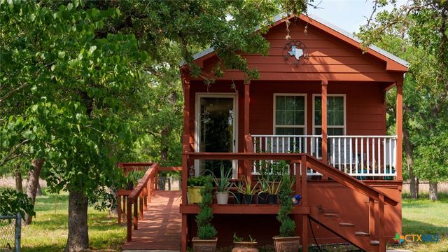 190 Turnaround Road, Seguin, TX 78155