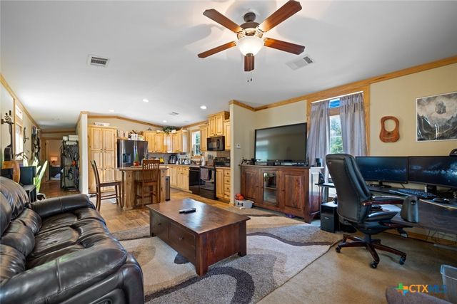 190 Turnaround Road, Seguin, TX 78155