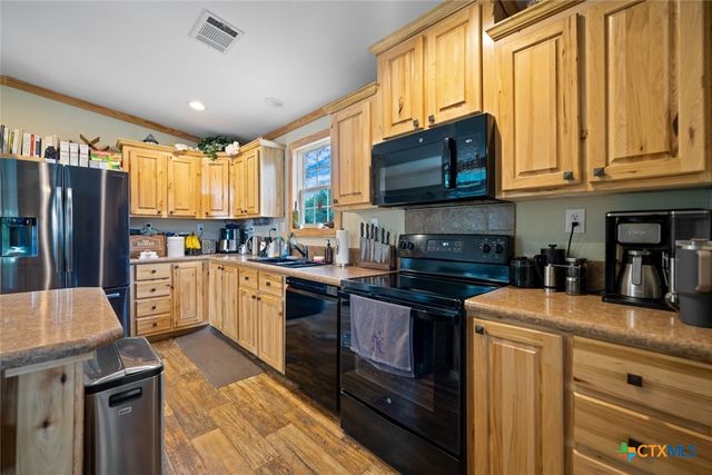 190 Turnaround Road, Seguin, TX 78155