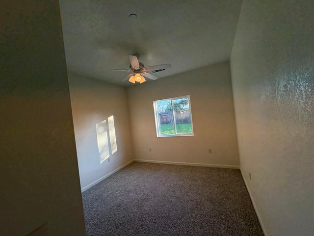 394 S Camelia Avenue, Farmersville, CA 93223