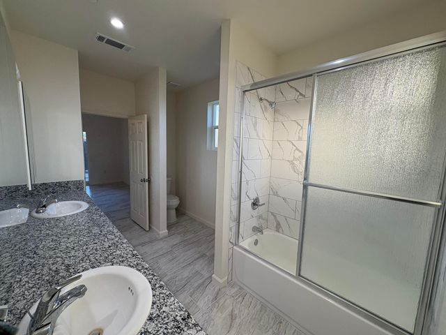 394 S Camelia Avenue, Farmersville, CA 93223