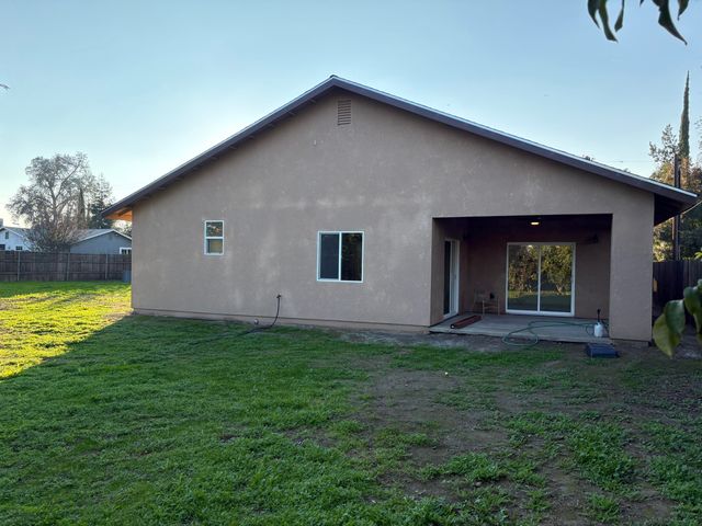 394 S Camelia Avenue, Farmersville, CA 93223