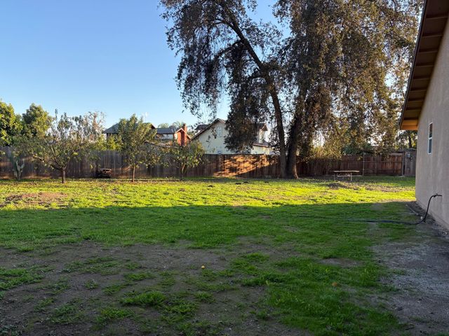 394 S Camelia Avenue, Farmersville, CA 93223