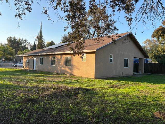 394 S Camelia Avenue, Farmersville, CA 93223