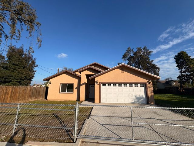 394 S Camelia Avenue, Farmersville, CA 93223