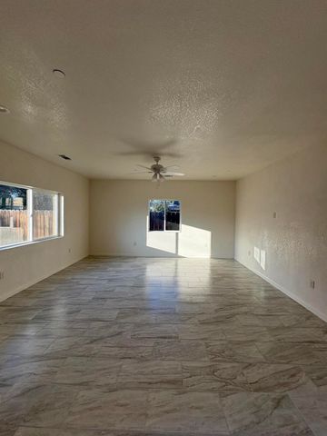 394 S Camelia Avenue, Farmersville, CA 93223