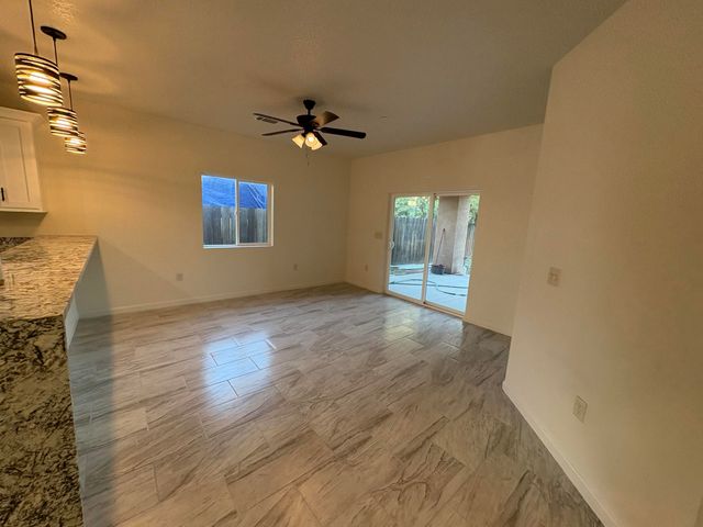 394 S Camelia Avenue, Farmersville, CA 93223