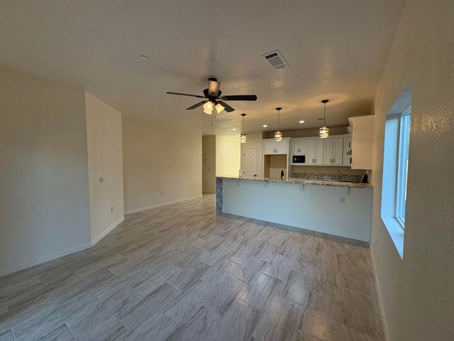 394 S Camelia Avenue, Farmersville, CA 93223