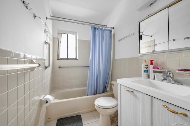 74-49 Calamus Avenue 51, Elmhurst, NY 11373