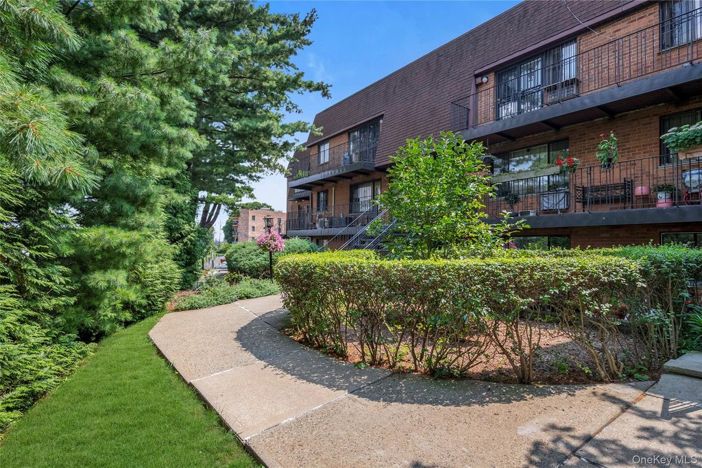 74-49 Calamus Avenue 51, Elmhurst, NY 11373 — exterior