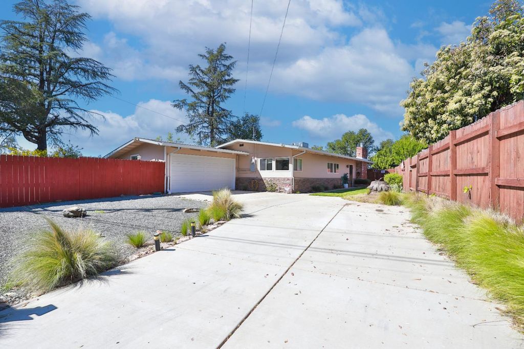 158 Terry, Auburn, CA 95603