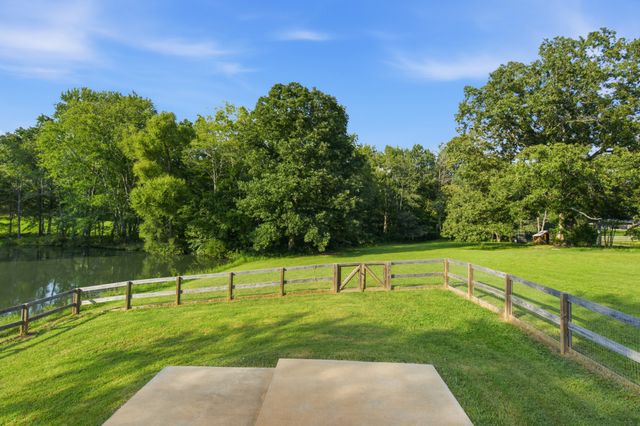 1403 Southside Rd, Southside, TN 37171