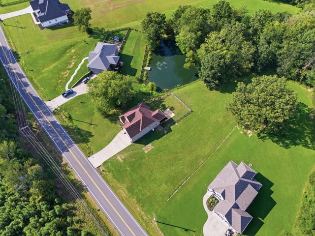 1403 Southside Rd, Southside, TN 37171