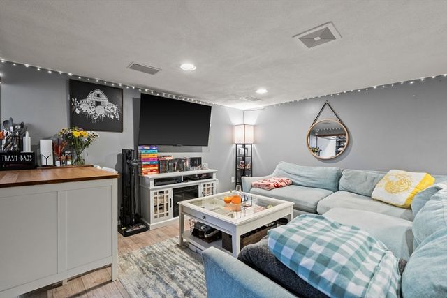 21 Fells Ave, Medford, MA 02155