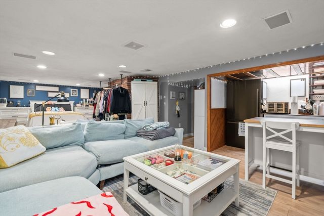 21 Fells Ave, Medford, MA 02155