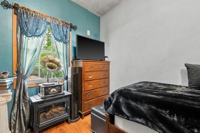 21 Fells Ave, Medford, MA 02155