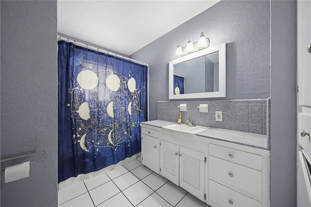 1607 Crosby St, Portland, TX 78374