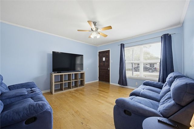 1607 Crosby St, Portland, TX 78374