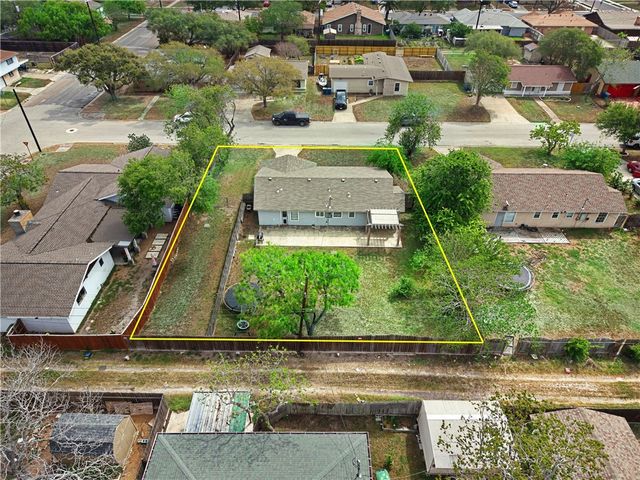 1607 Crosby St, Portland, TX 78374