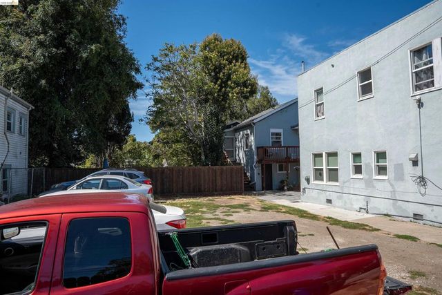 5719 Shattuck Ave, Oakland, CA 94609