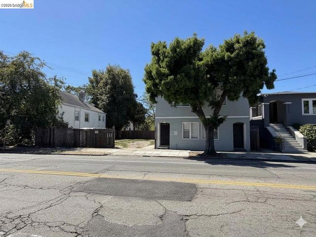 5719 Shattuck Ave, Oakland, CA 94609