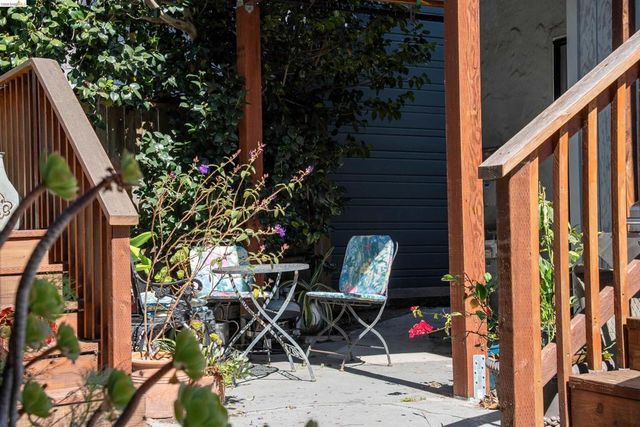 5719 Shattuck Ave, Oakland, CA 94609