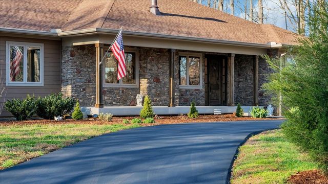 414 Watercolor Dr, Sparta, TN 38583