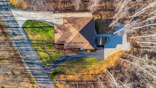 414 Watercolor Dr, Sparta, TN 38583