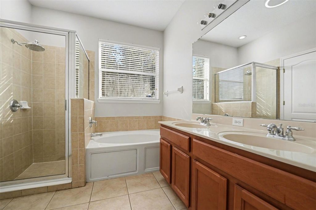 Image 12 of property listing at 3120 STONINGTON RUN, Kissimmee, FL 34746