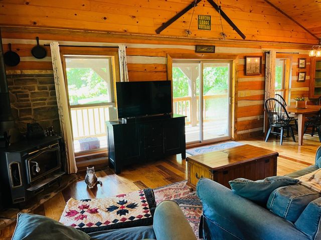 16646 County Road 423, Eminence, MO 65466