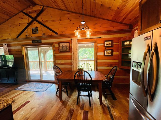 16646 County Road 423, Eminence, MO 65466