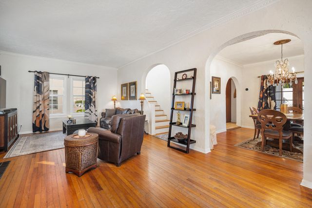 137 Edgewood Drive, West Palm Beach, FL 33405