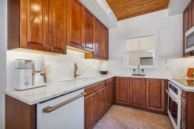 137 Edgewood Drive, West Palm Beach, FL 33405