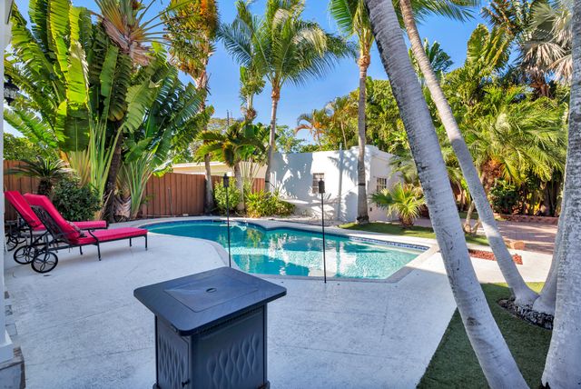 137 Edgewood Drive, West Palm Beach, FL 33405