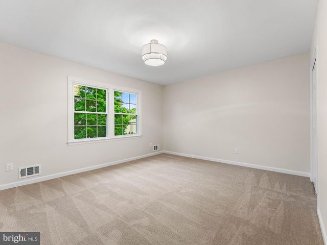 17 CARTY DR, Bordentown, NJ 08505